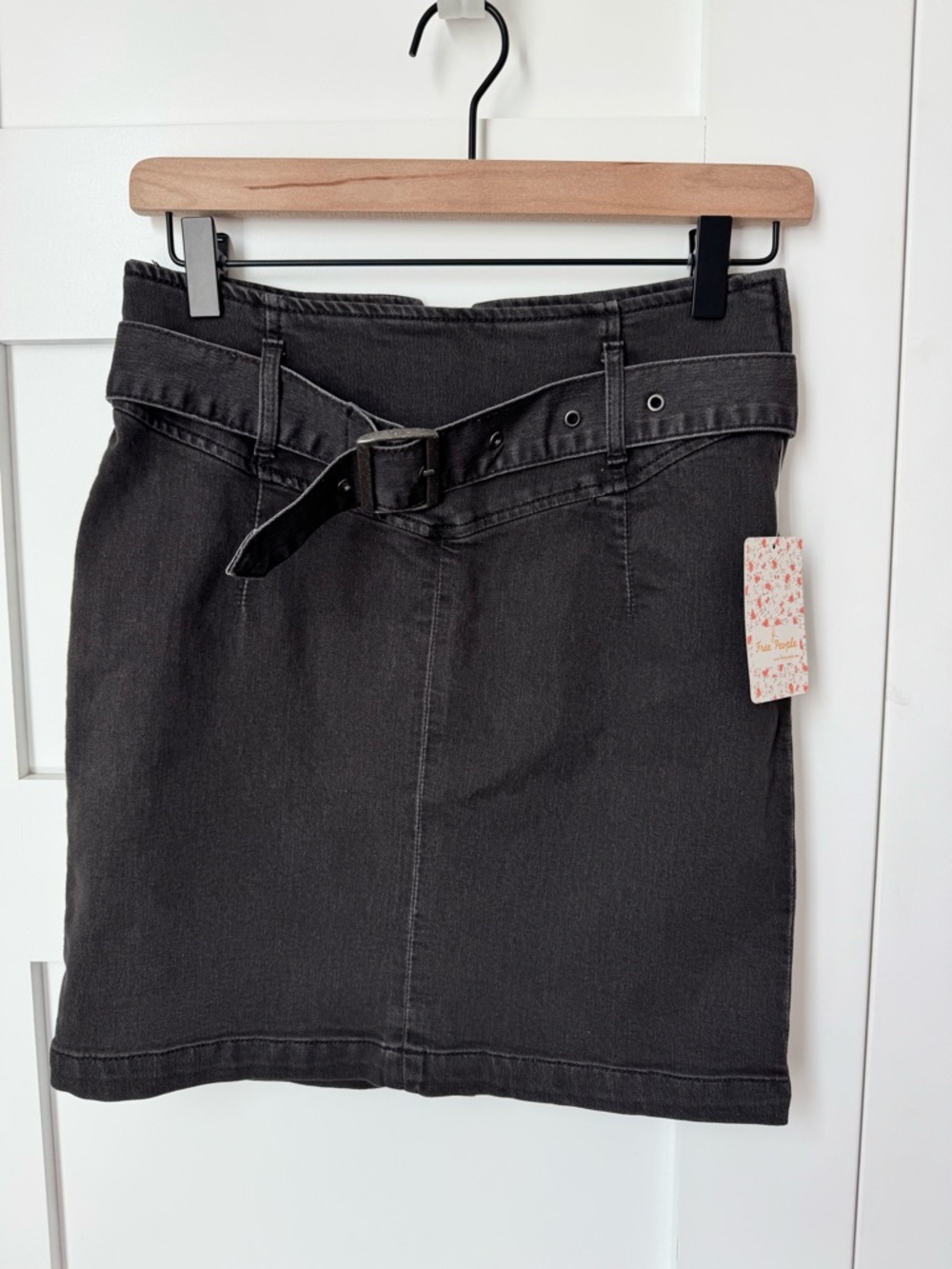 Free People Livin It Up Denim Pencil Mini Skirt in Worn Black size 4 NWT - Picture 2 of 10